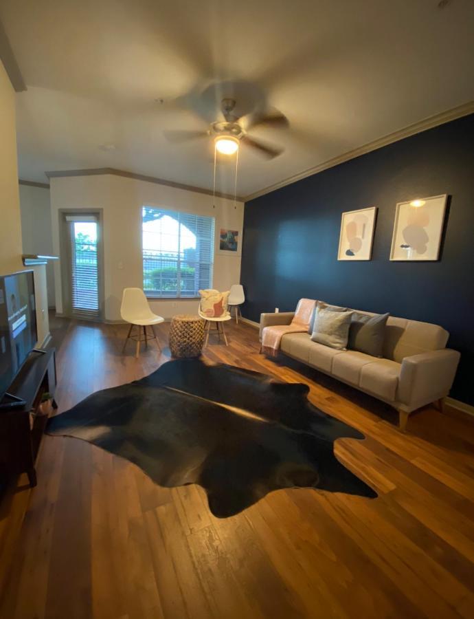 Bright & Modern Galleria Suite! 5 Star Location, Self Check In & Free Parking 휴스턴 외부 사진