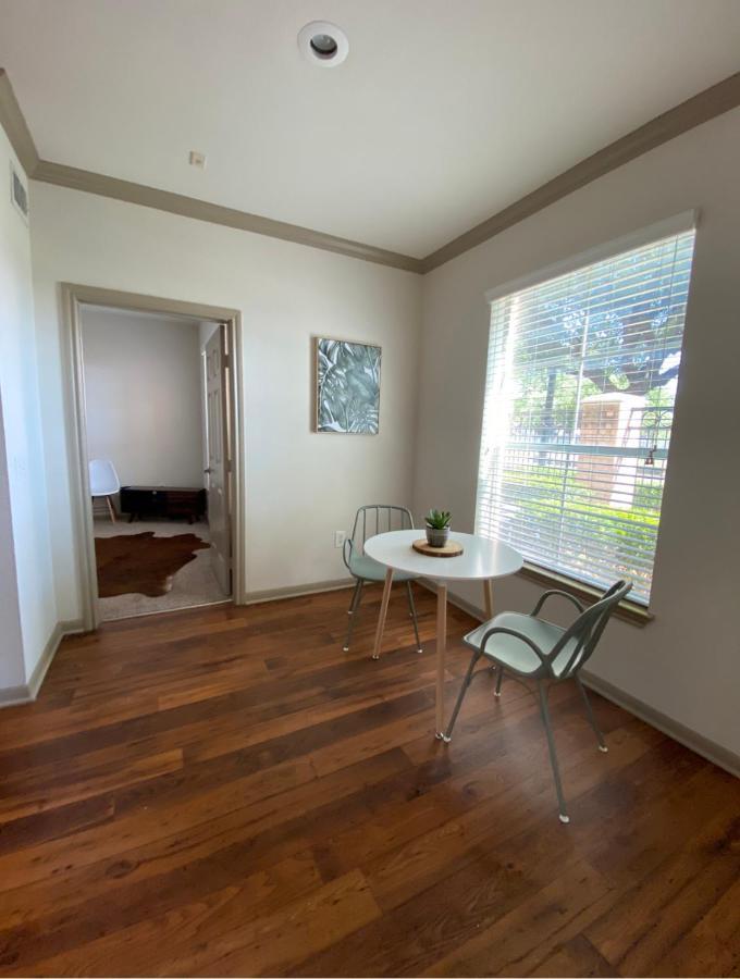 Bright & Modern Galleria Suite! 5 Star Location, Self Check In & Free Parking 휴스턴 외부 사진